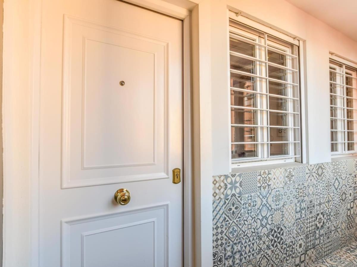 Apartamento En La Plaza De Lavapies Para 4 Personas Мадрид Екстер'єр фото